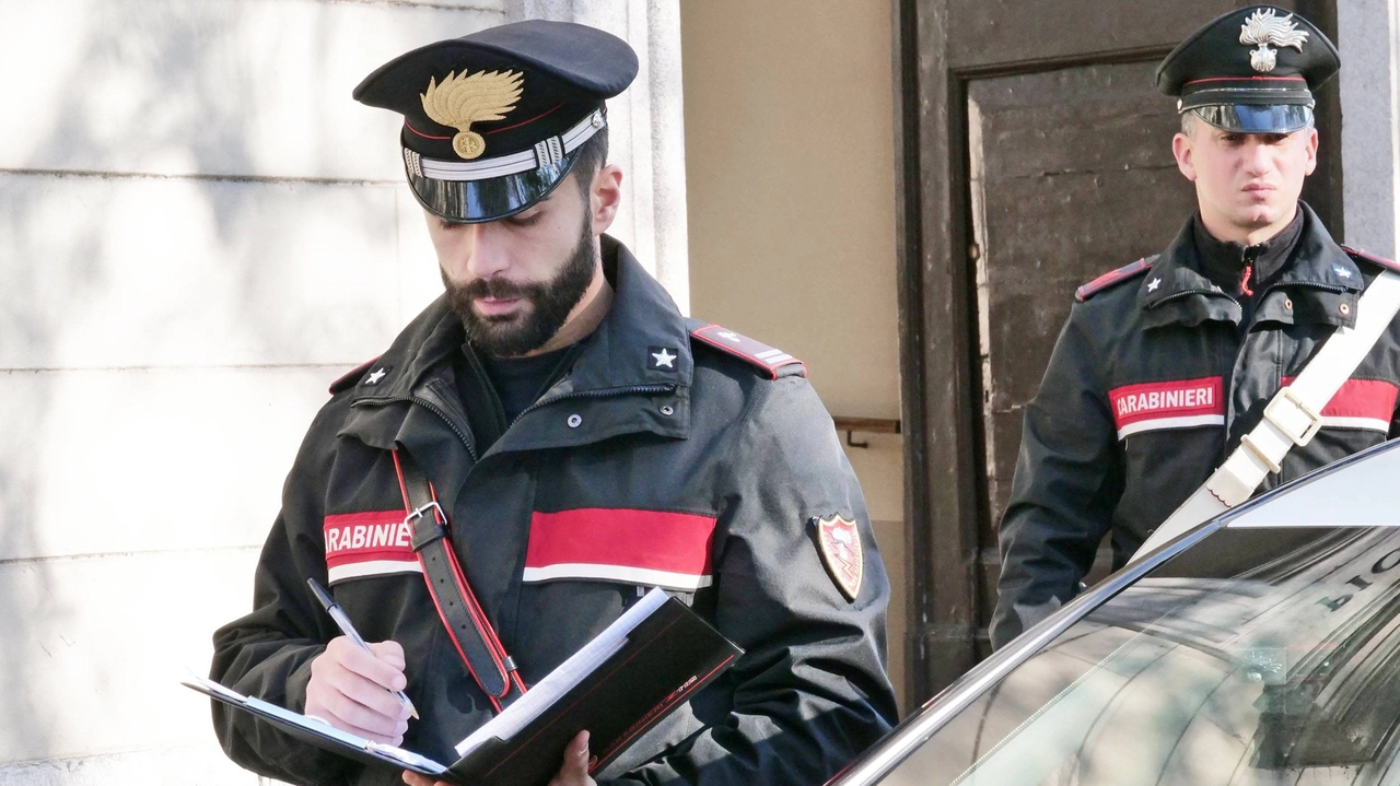 I carabinieri durante un'operazione (foto d'archivio)