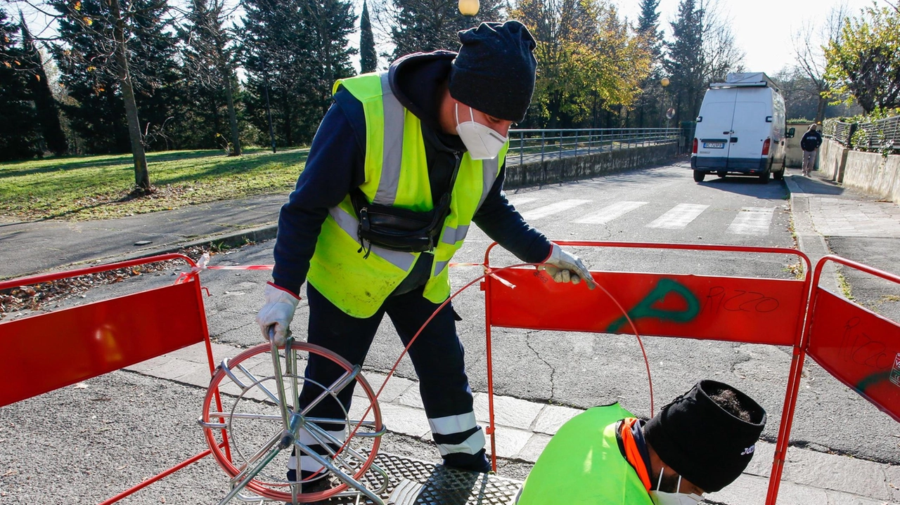 Il cantiere per i lavori che riguardano la connessione a Internet in via 8 Marzo aprirà il prossimo 11 novembre foto d’archivio)