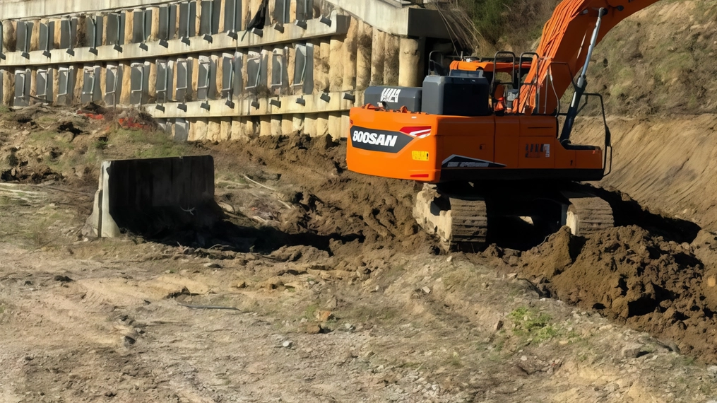 Felettino, partiti gli scavi. Camion e ruspe all’opera. Ma preoccupa la viabilità