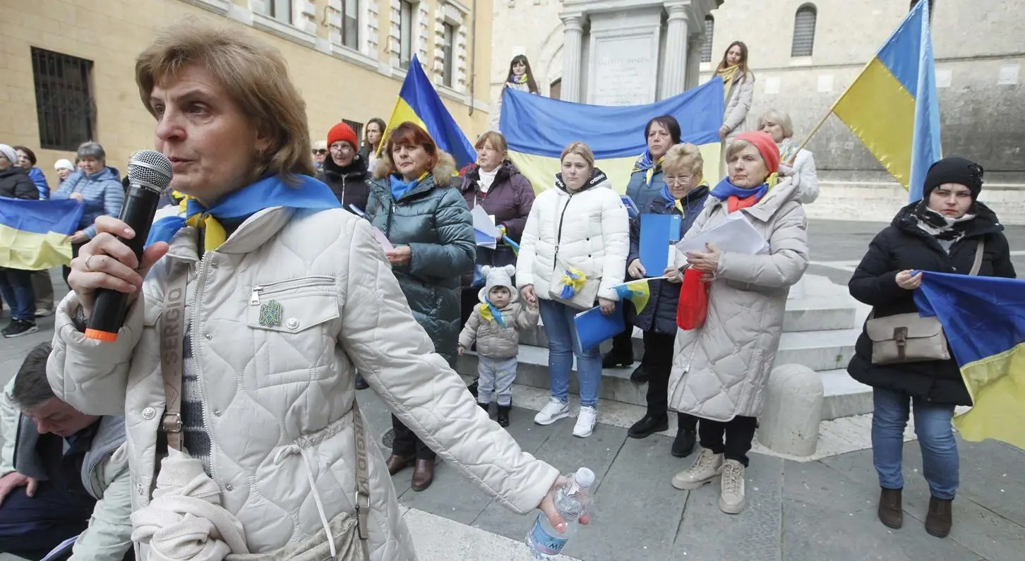 Ucraina, da Siena appello alla pace. Manifestazione in centro: "Mandiamo ancora tanti aiuti"