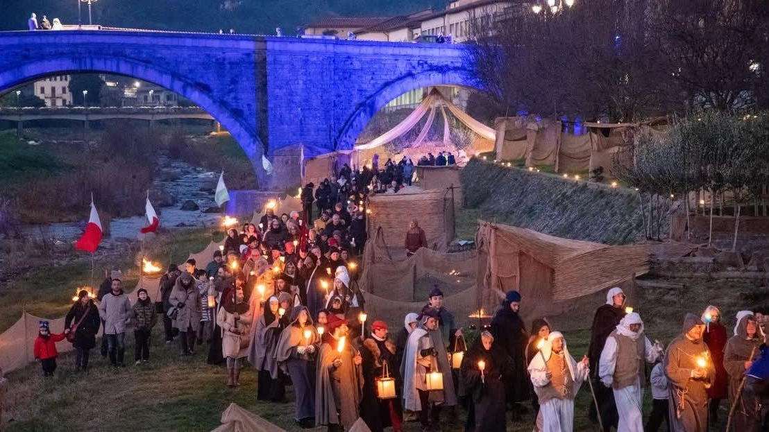 Successo per le attività del giorno dell’Epifania, in piazza Mazzini la discesa della Befana acrobatica