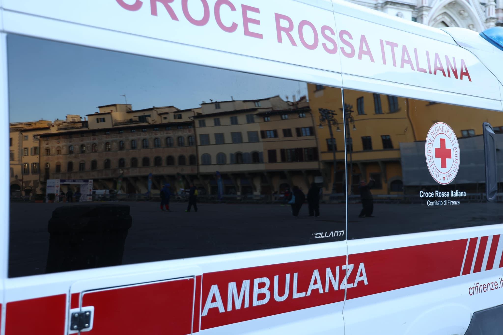 Firenze, operatori dell’ambulanza aggrediti: presi a pugni e schiaffi