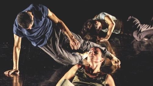 Oggi alle 21.15 si esibiranno la Compagnia Arearea con «Fioriture Autoritratti» e la Compagnia Atacama con la performance «La Danza della realtà»