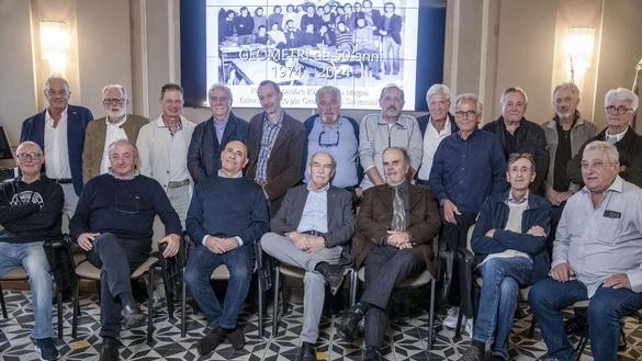 I ‘ragazzi’ della quinta I di nuovo insieme, dopo 50 anni. Emozioni e molti capelli bianchi al ritrovo degli ex...