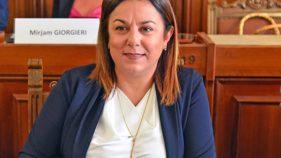 La consigliera di opposizione Francesca Stella, insieme a Francesco Ciompi, critica l’atteggiamento del sindaco