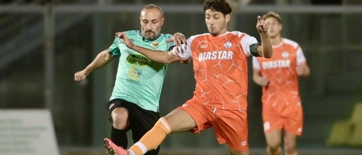 Serie D Gara decisa nel primo tempo. Manca la reazione in 11 contro 10