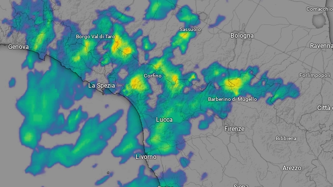 Il transito della perturbazione tra Liguria e Toscana (Rilevazione meteo radar Windy.com)