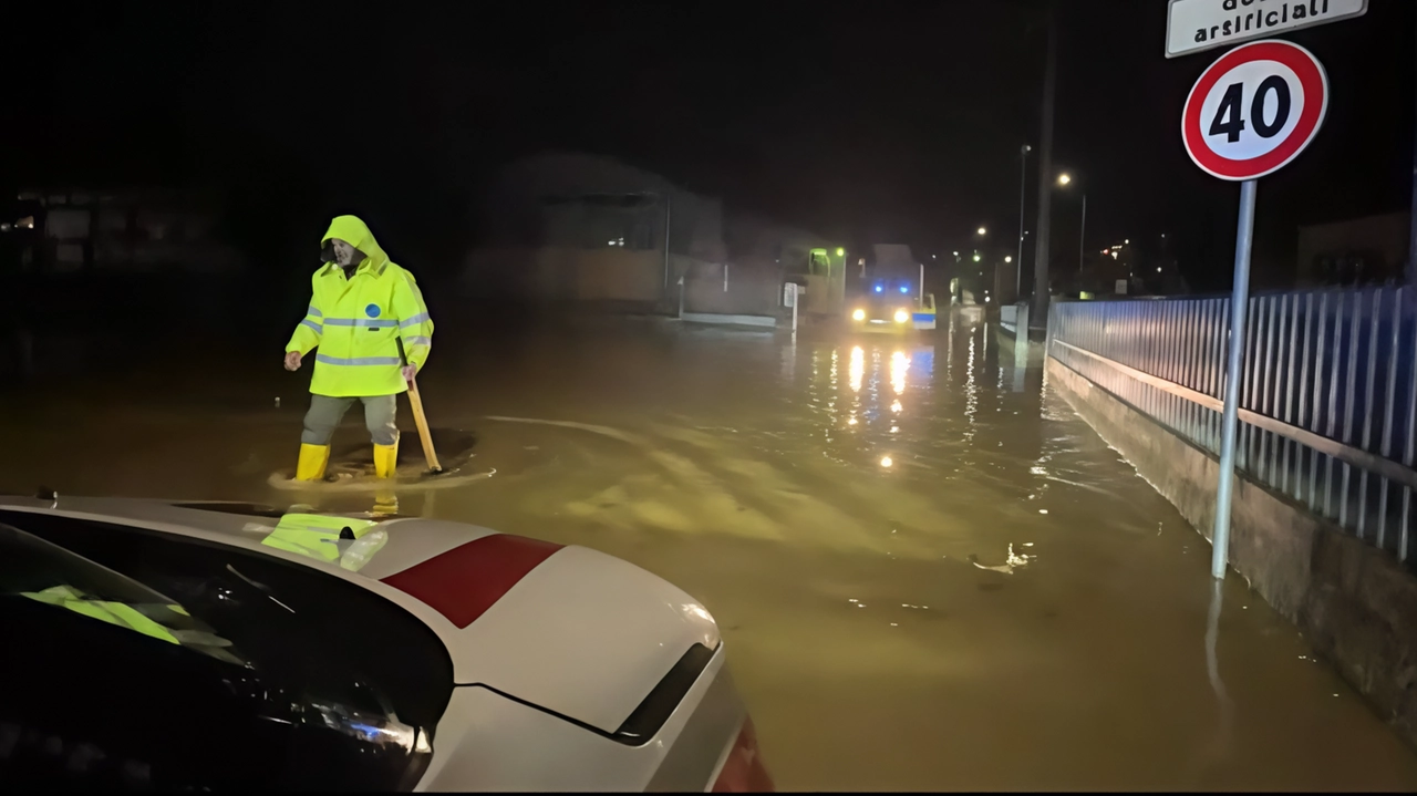 La situazione domenica sera nelle strade al confine con San Gimignano in una foto pubblicata dal sindaco senese Andrea Marrucci sui social