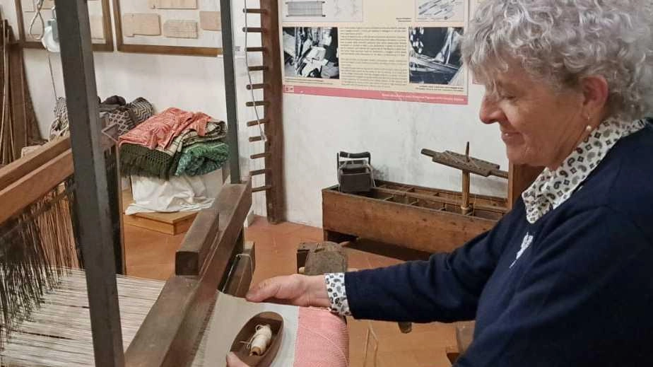 Un'opportunità unica per immergersi nell'arte antica della tessitura al Museo del Lavoro e delle Tradizioni popolari della Versilia Storica. Visita guidata gratuita con dimostrazioni pratiche e la possibilità di sperimentare l'uso del telaio, in un contesto ricco di storia e tradizione.