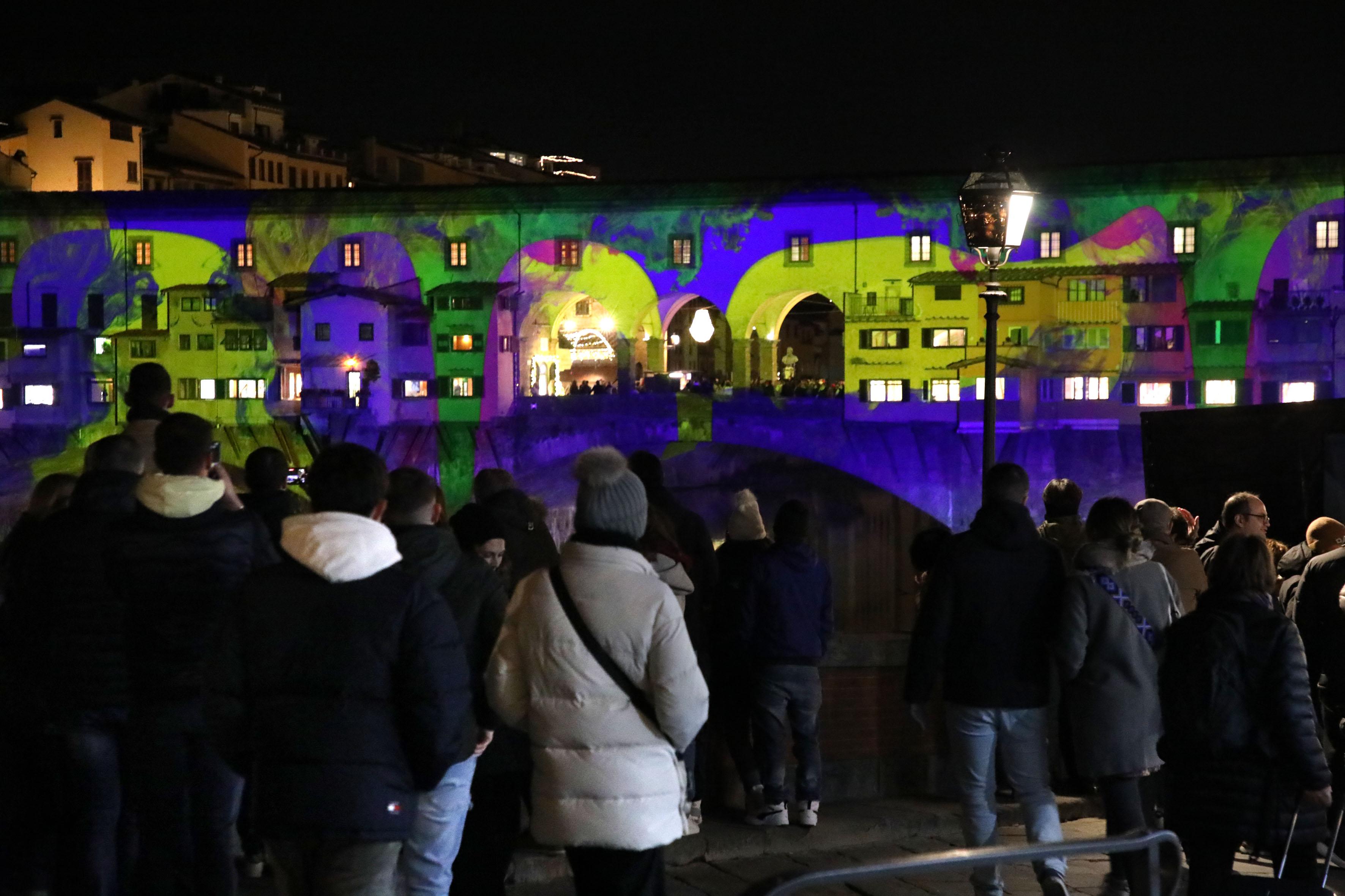 Firenze, accesi videomapping e luci su Palazzo Vecchio e Ponte Vecchio