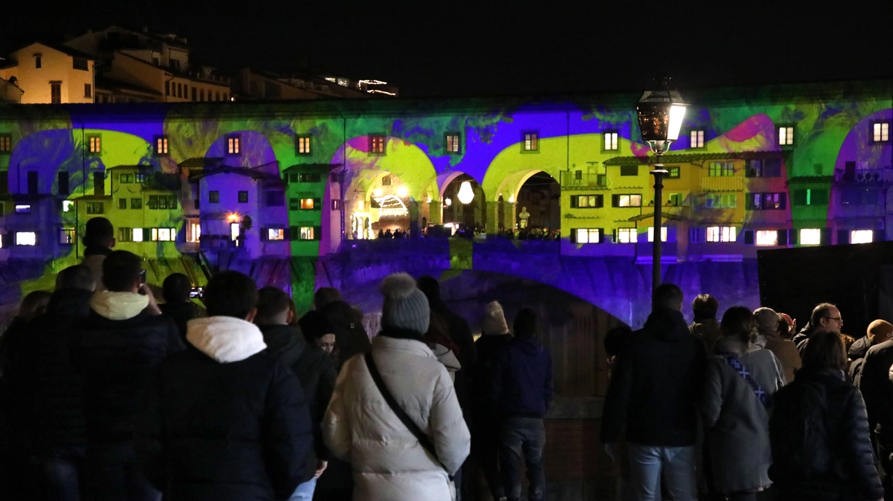 Videomapping su Ponte Vecchio (foto Marco Mori /New Press Photo)