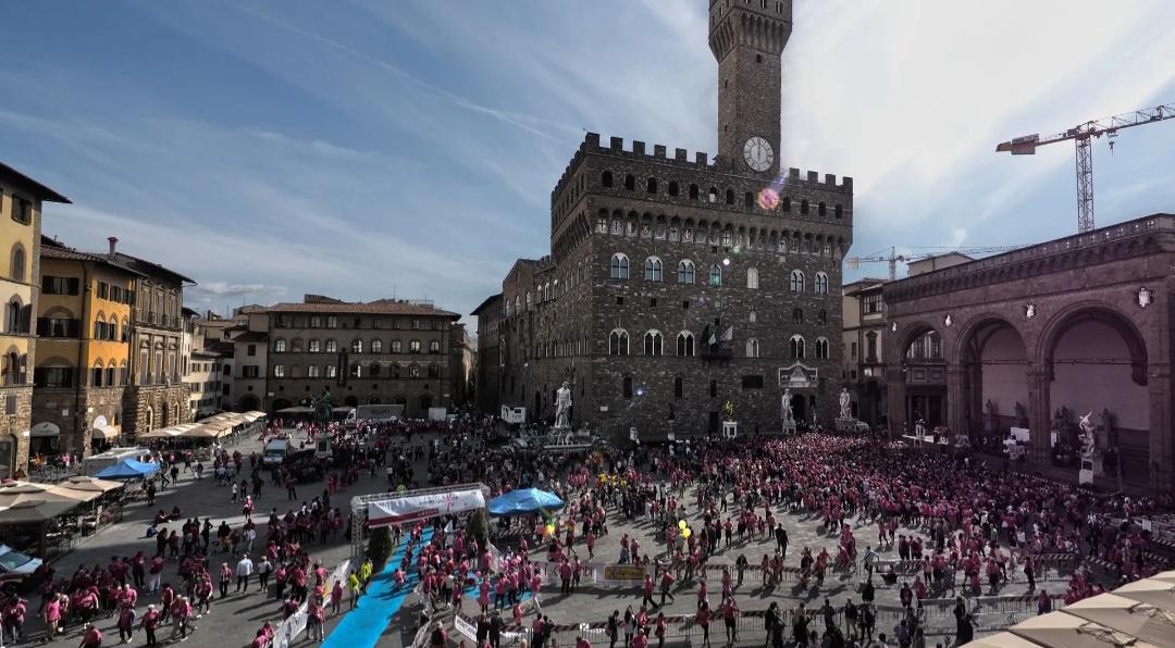 https://www.lanazione.it/image-service/view/acePublic/alias/contentid/NDZhNDNjOWMtMzk1Zi00/0/piazza-della-signoria-corri-la-vita-foto-di-repertorio.jpeg