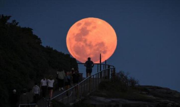 5 novembre, superluna e stelle cadenti d’autunno: come vederle dalla Toscana