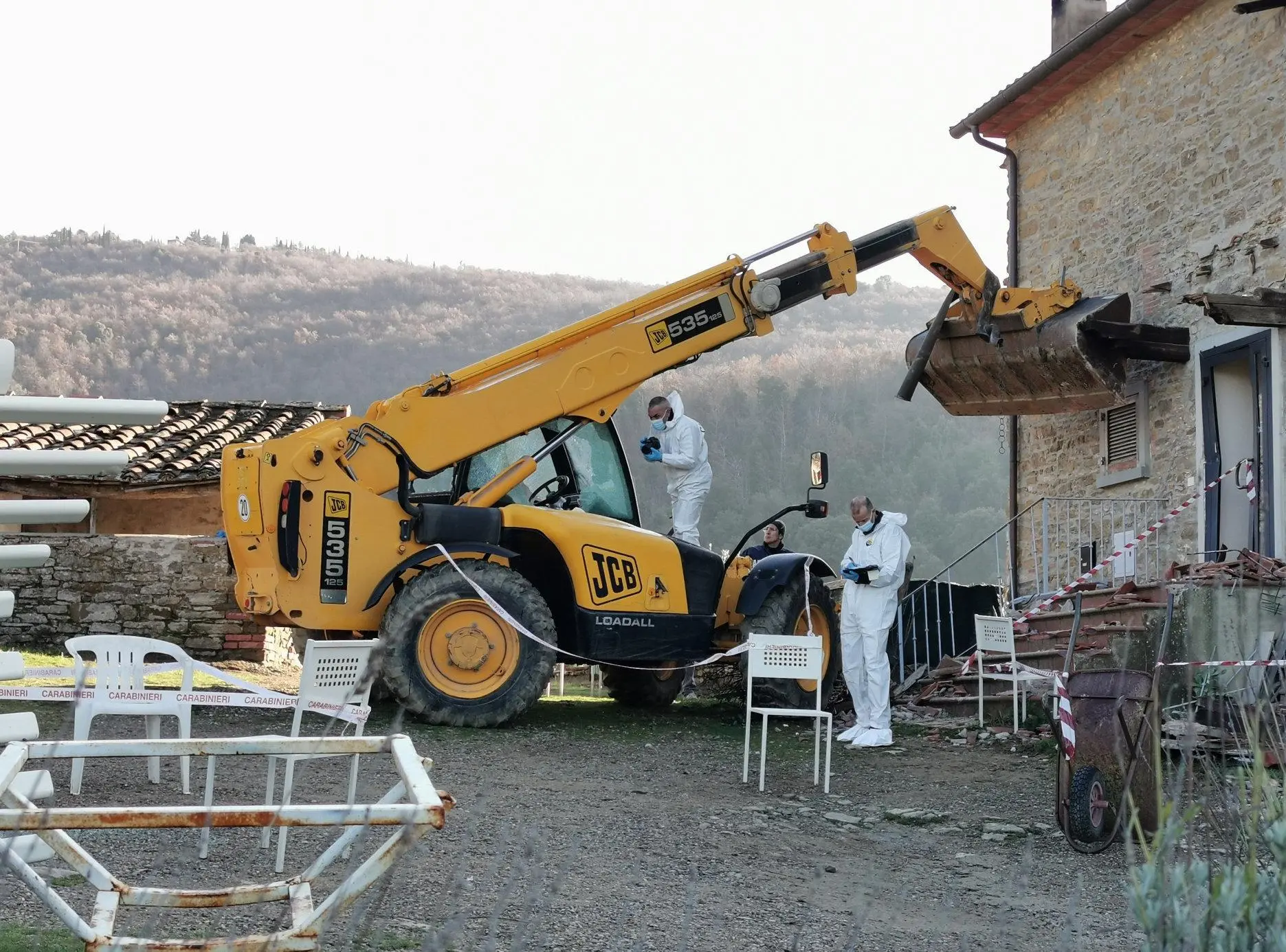 Assalto con la ruspa, uccise il vicino: l’accusa va riformulata, il processo riparte da capo