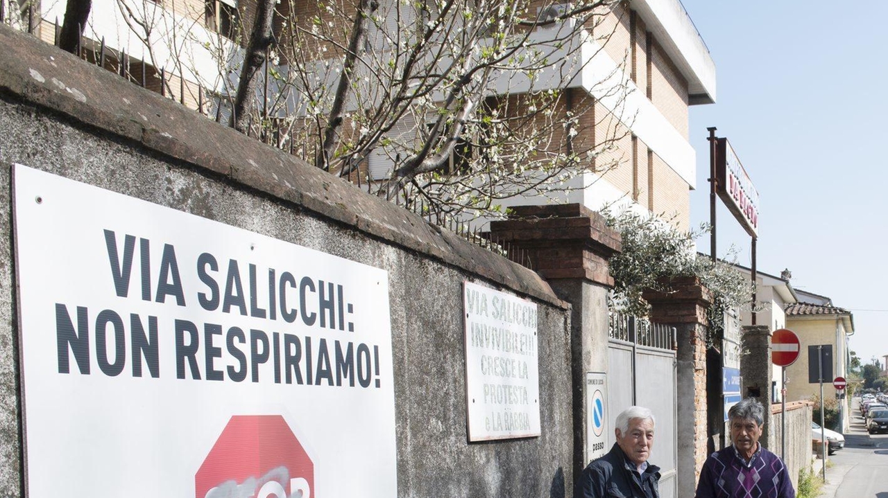 Salicchi, l’opera più attesa. Da decenni le proteste fra striscioni e slogan