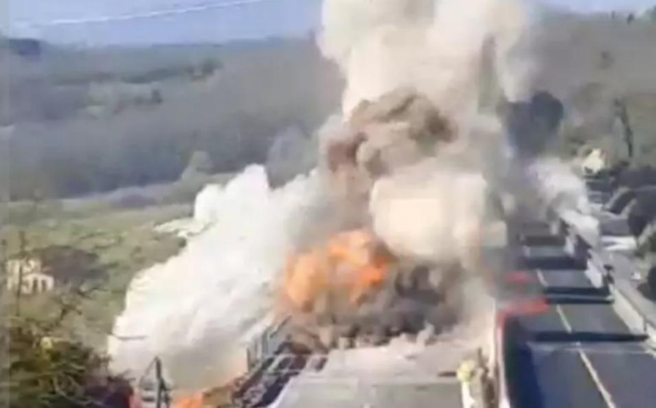 Superstrada, 17mila microcariche e il viadotto da demolire salta in aria