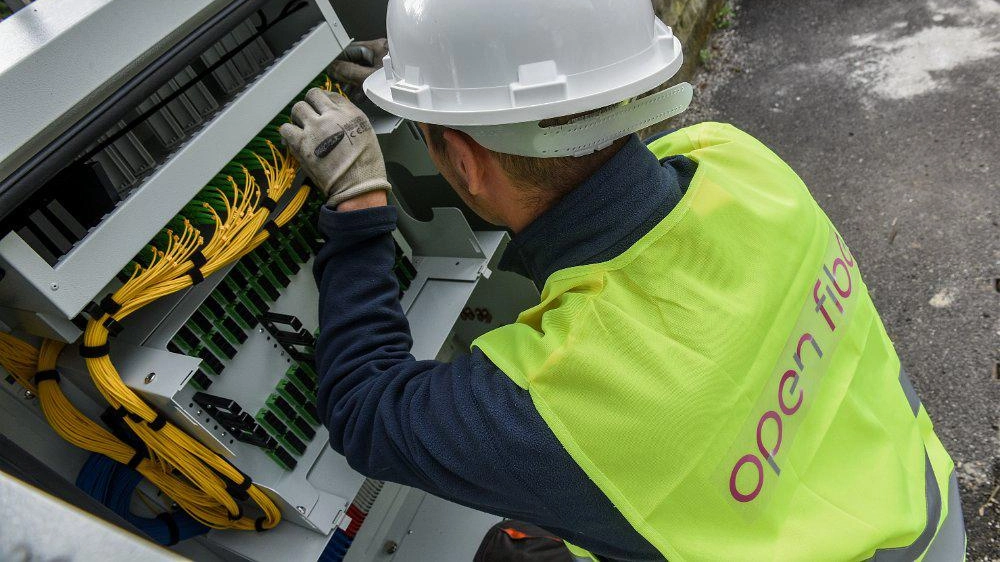 A Montecarlo arriva la fibra ottica FTTH grazie a Open Fiber. 2.100 case saranno connesse, con tecniche non invasive nel centro storico. Il progetto, promosso da Infratel e la Regione Toscana, mira a migliorare la connettività e favorire lo sviluppo digitale.