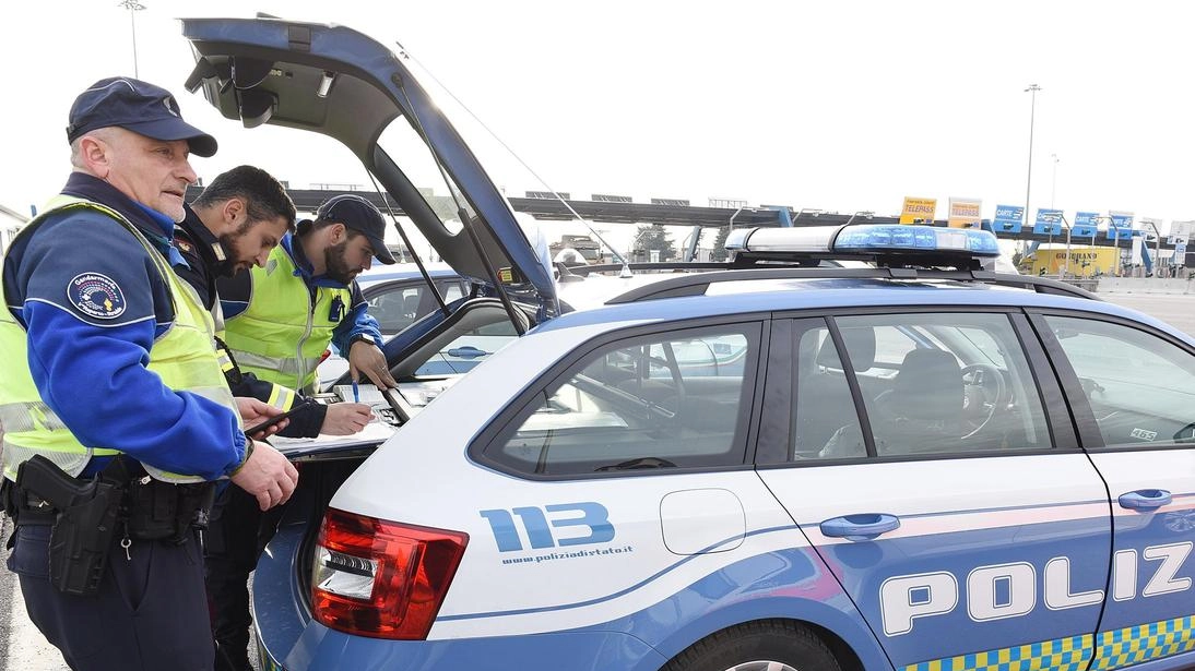 La polizia stradale di Montecatini ha fermato il veicolo sospetto sulla A11 e avviato le indagini (foto di archivio)