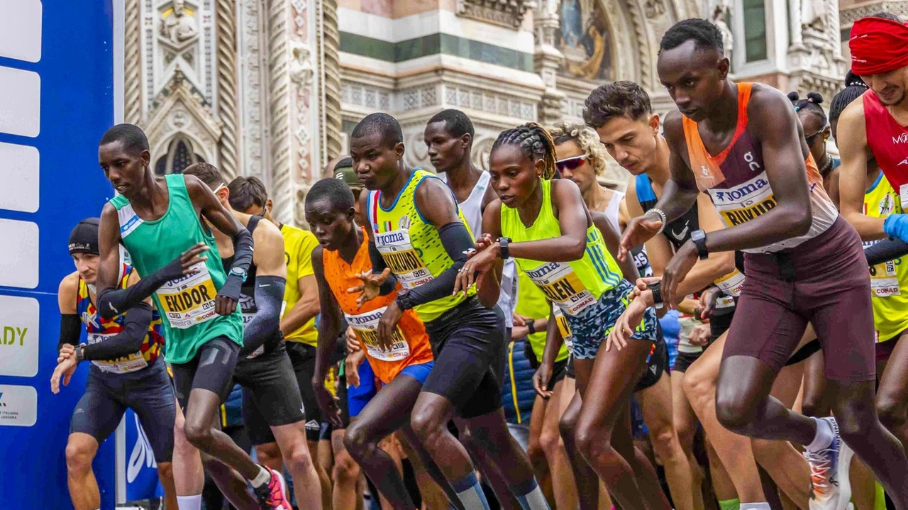 Un fiume di maratoneti ha invaso le strade della città