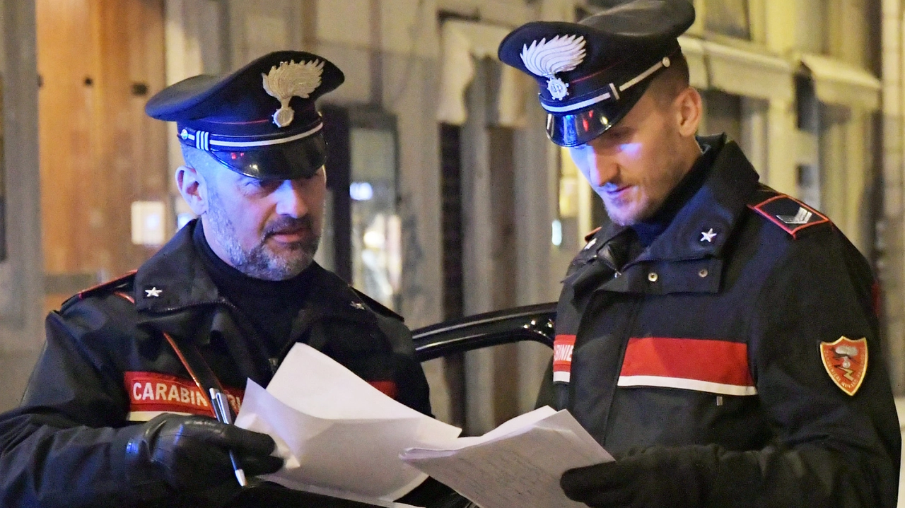 I militari dell’Arma durante un controllo in strada (foto d’archivio)