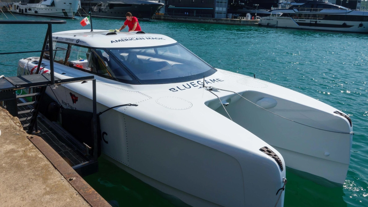 L’imbarcazione consegnata ad American Magic. Una seconda unità sarà. consegnata al team Orient Express Racing Team