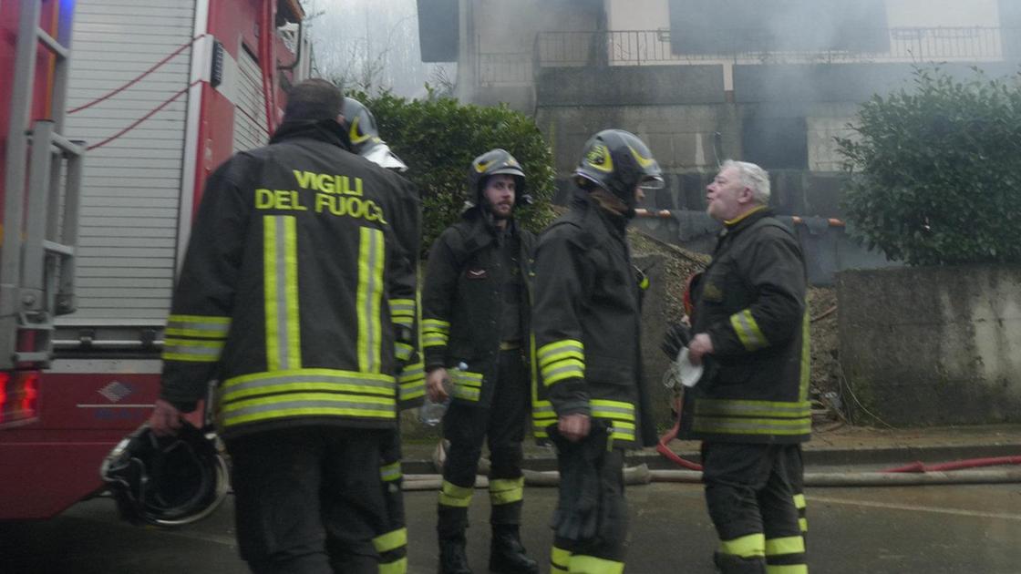 Uccide la madre e brucia la casa. Ragazzo ricoverato e piantonato. Sequestrate cartelle cliniche