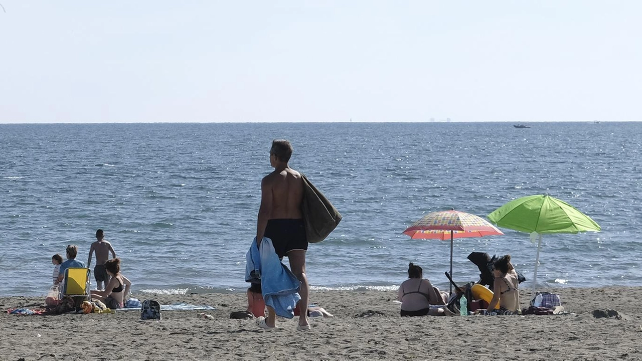 La spiaggia libera di Marinella in attesa dell’approvazione del nuovo piano di utilizzo demaniale