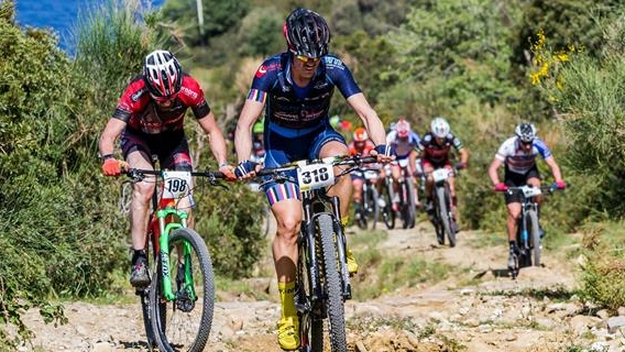 Una gara di mountain bike