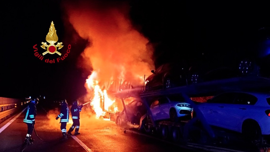 Le fasi di spegnimento dell'incendio in A1