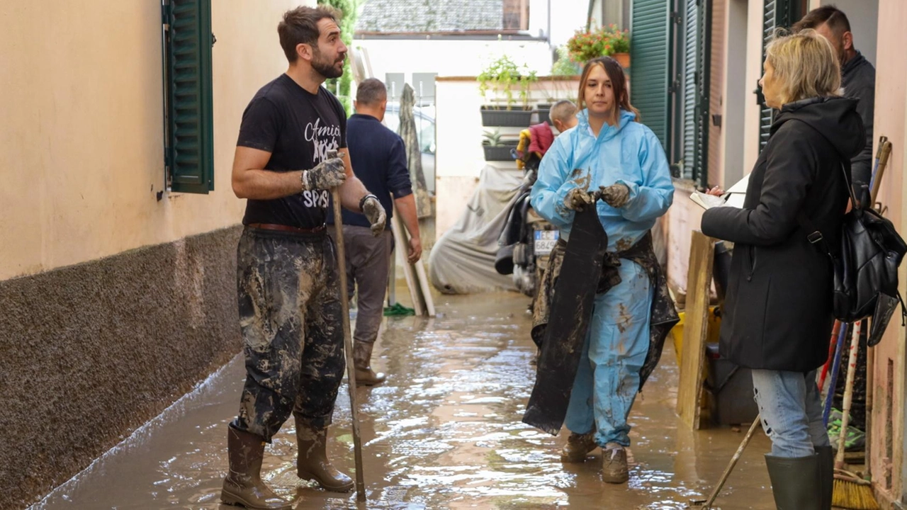 I cittadini di via Cetino si costituiscono ufficialmente e organizzano una serata di beneficenza. Settanta i membri dell’associazione: "Si doveva ripulire le fogne e intervenire sui ponti. Ma siamo a zero".