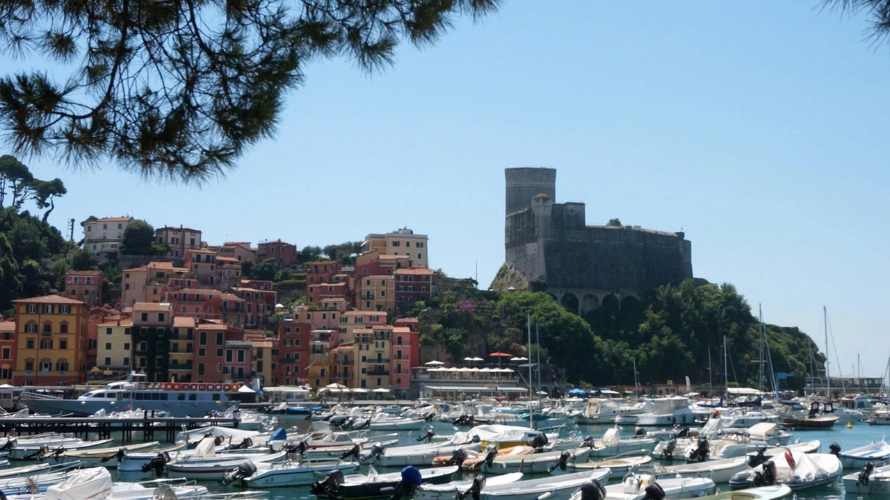 L’episodio avvenuto a Lerici nei mesi scorsi, dove il 50enne artigiano. e la ragazza che lo ha denunciato erano arrivati insieme a bordo dello stesso autobus (foto d’archivio)