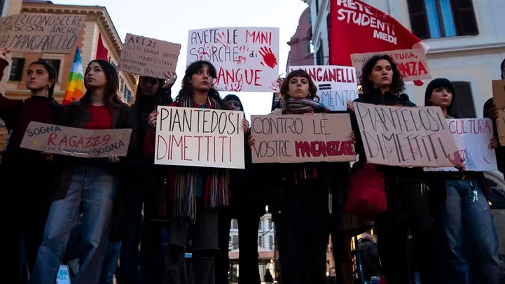 La manifestazione di protesta per i fatti avvenuti a Pisa e a Firenze