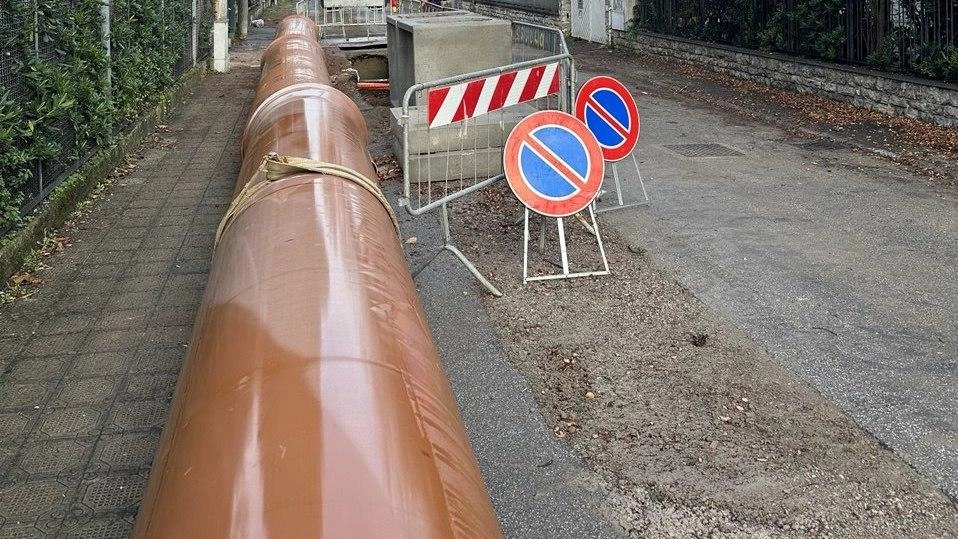 Si inizia a lavorare su un’altra strada della frazione di Lido, al centro di un vasto programma di cantieri