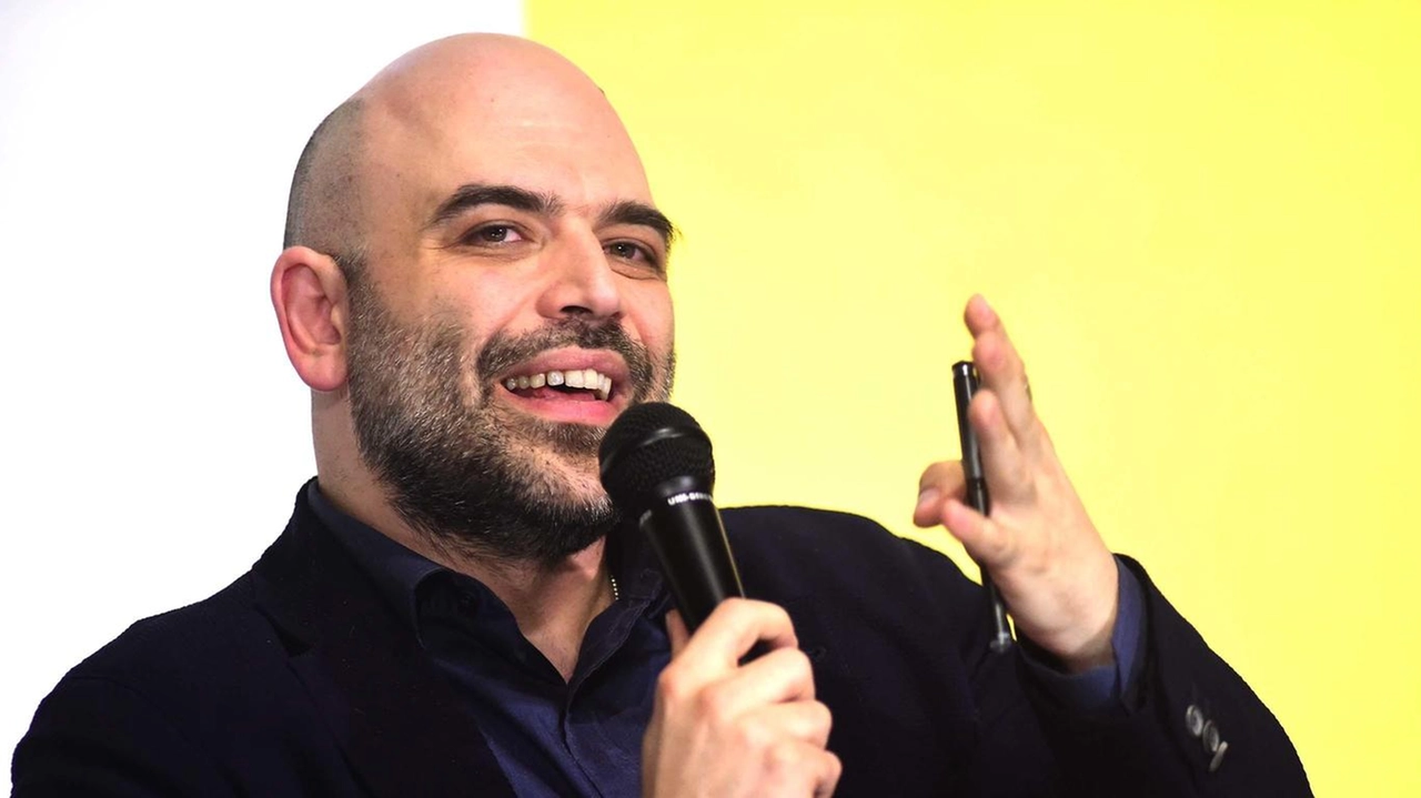 La trama del recital di Roberto Saviano intreccia sesso e mafia partendo da una serie di esperienze note e meno note