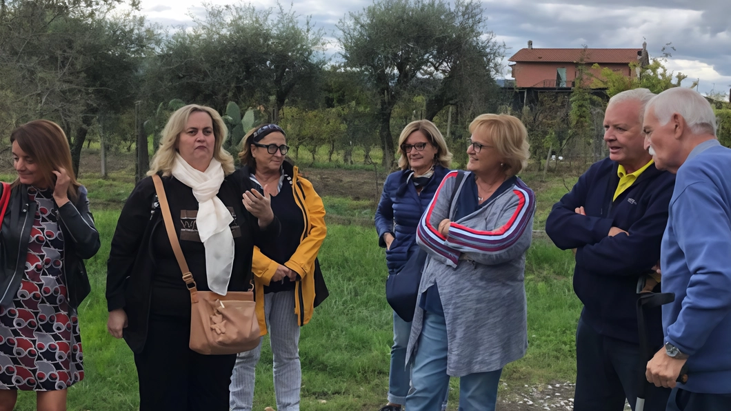 I residenti delle due frazioni hanno costituito un unico gruppo contro il degrado. Il recupero della ex scuola, strade asfaltate e pulizia le richieste dei cittadini.