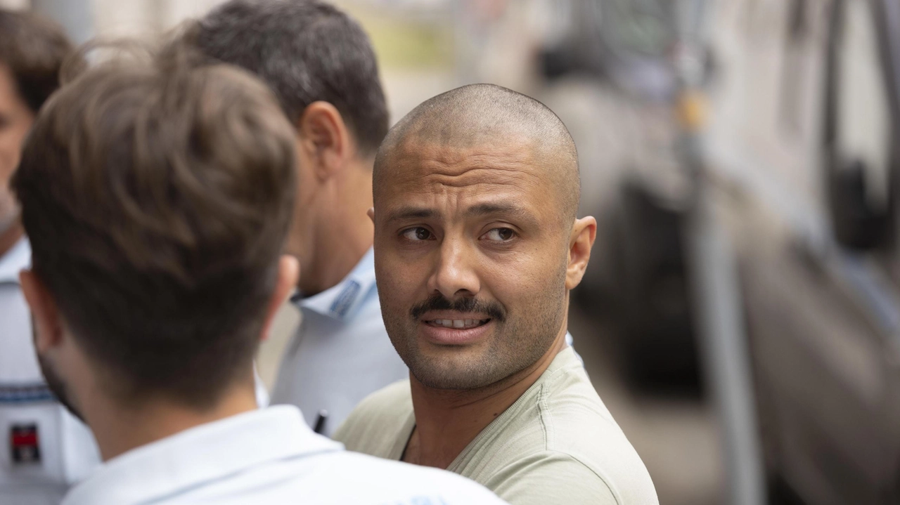 Gianluca Paul Seung all’entrata del tribunale di Pisa, foto Del Punta per Valtriani