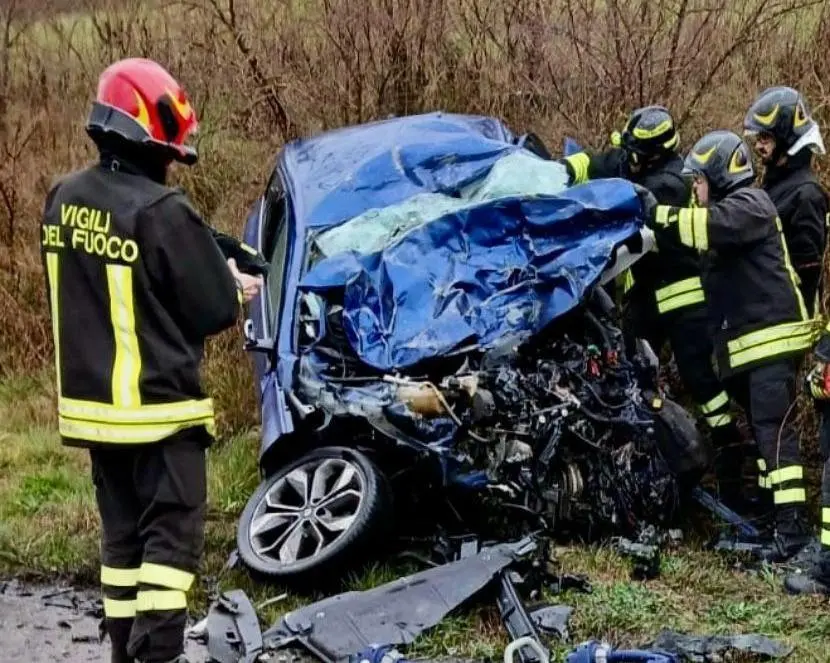 Tragico incidente sulla 68. Il bilancio è drammatico con un morto e tre feriti