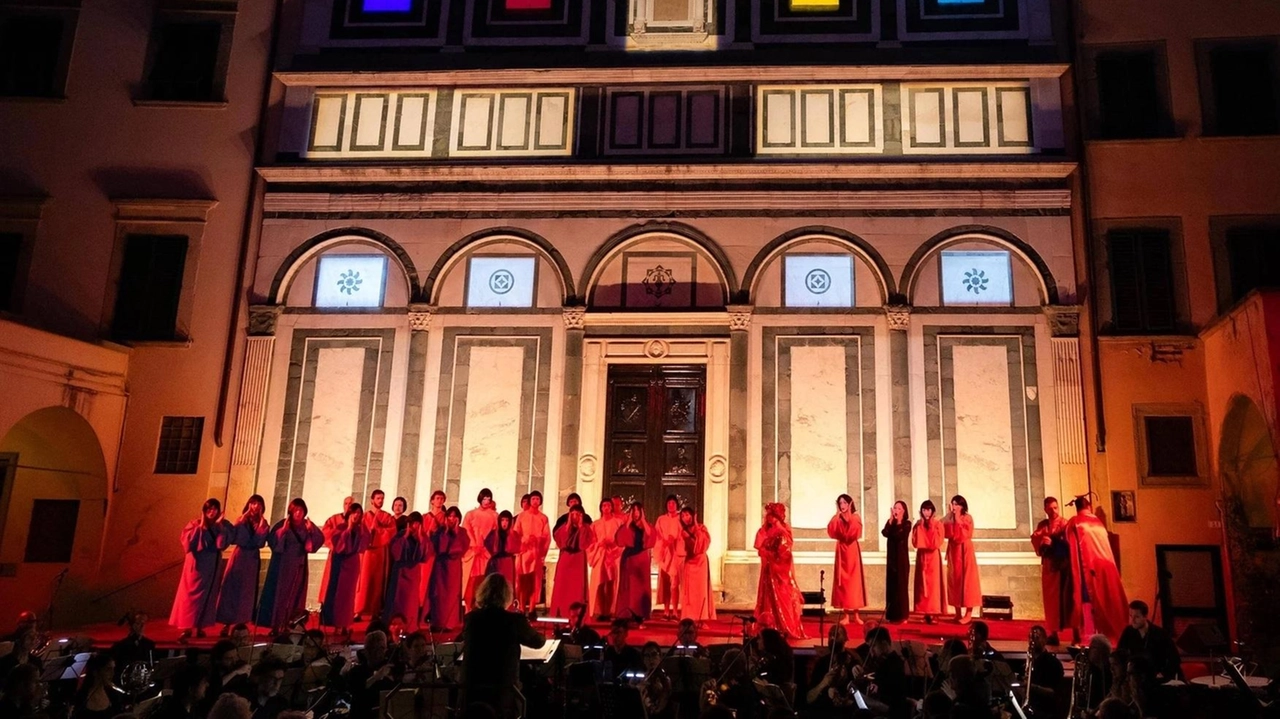 Un’immagine di un’opera lirica andata in scena sul sagrato della Collegiata a Empoli per l’ormai tradizionale evento estivo “L’Opera in piazza”