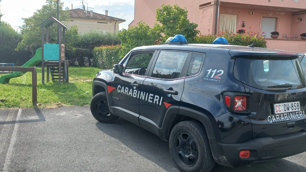 I carabinieri intervenuti al parco giochi di Marlia