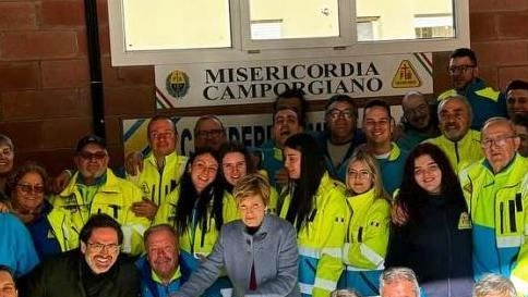 Una comunità in festa per salutare la nuova ambulanza di tipo A, ovvero da utilizzare per i servizi del 118...