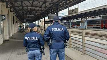 GROSSETO Non bastava la violenza nelle aree delle stazioni ferroviarie. Violenze che ogni giorno si registrano legate al mondo della droga,...