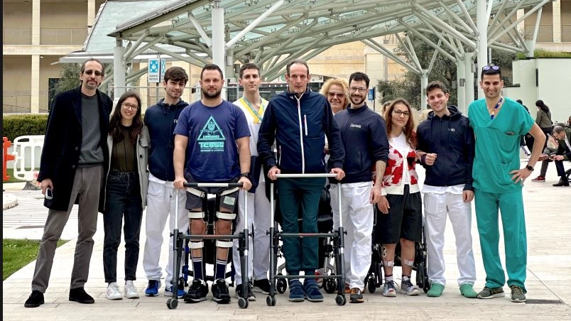 La Sant’Anna ha permesso a due persone paraplegiche di tornare a camminare. Si tratta di un progetto, avanguardia mondiale, realizzato dall’ateneo pisano in collaborazione con l’ospedale San Raffaele di Milano e l’Università Vita-Salute San Raffaele