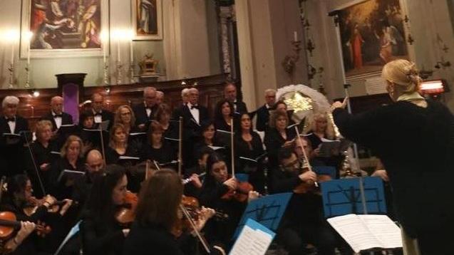 https://www.lanazione.it/image-service/view/acePublic/alias/contentid/NGQ3NDk5MzctMTU0ZS00/0/concerto-di-natale-in-collegiata-la-gasparini.jpeg?f=16:9&w=1200&h=630