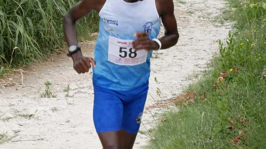 Il ruandese Jean Baptiste Simukeka vince il Campionato regionale di corsa in montagna a Massa. Successi anche per Nina Gulino e Emanuele Scotti.