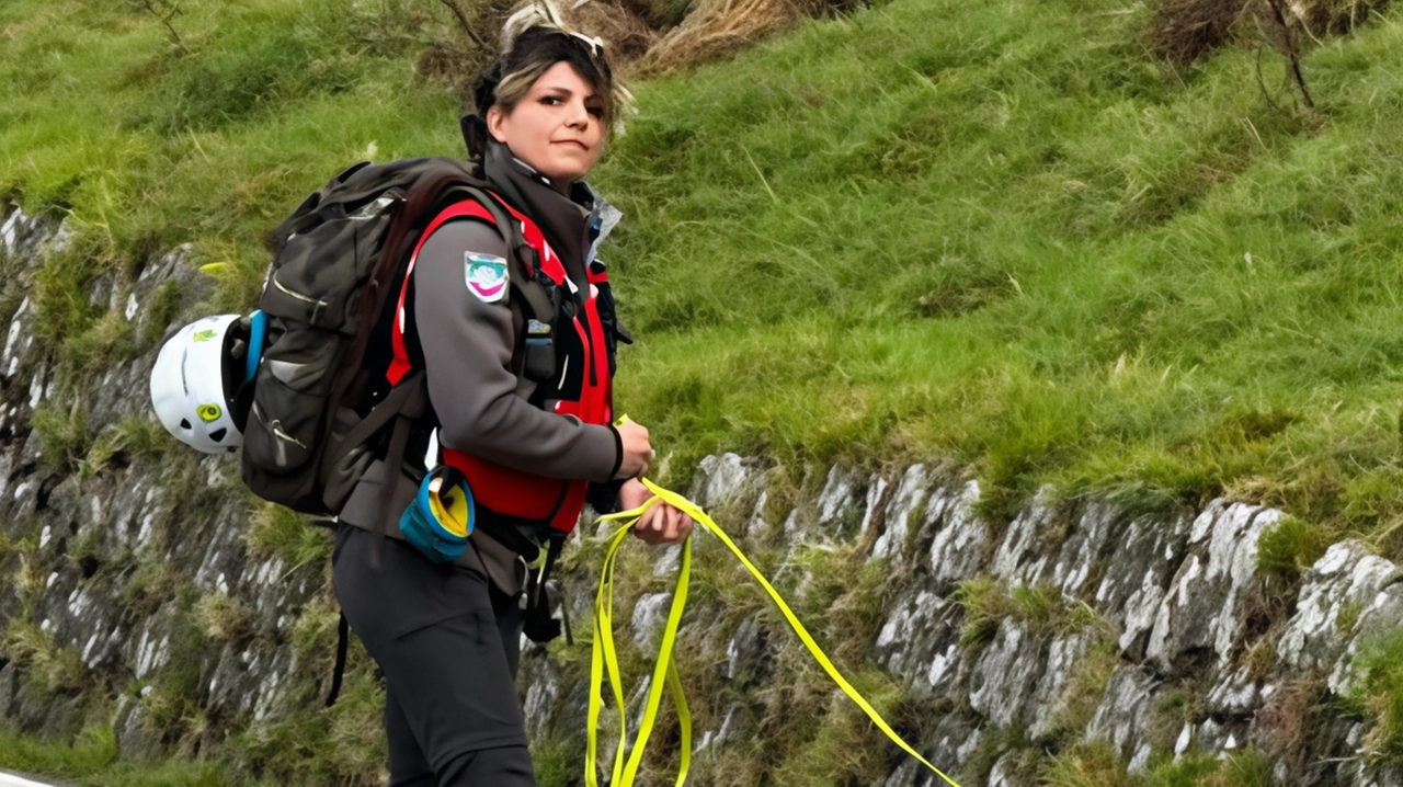 Intervento di recupero riuscito per tre alpinisti stanchi sulla parete nord del Pizzo d’Uccello a Fivizzano. Soccorso alpino e elisoccorso Pegaso 3 coinvolti nell'operazione.