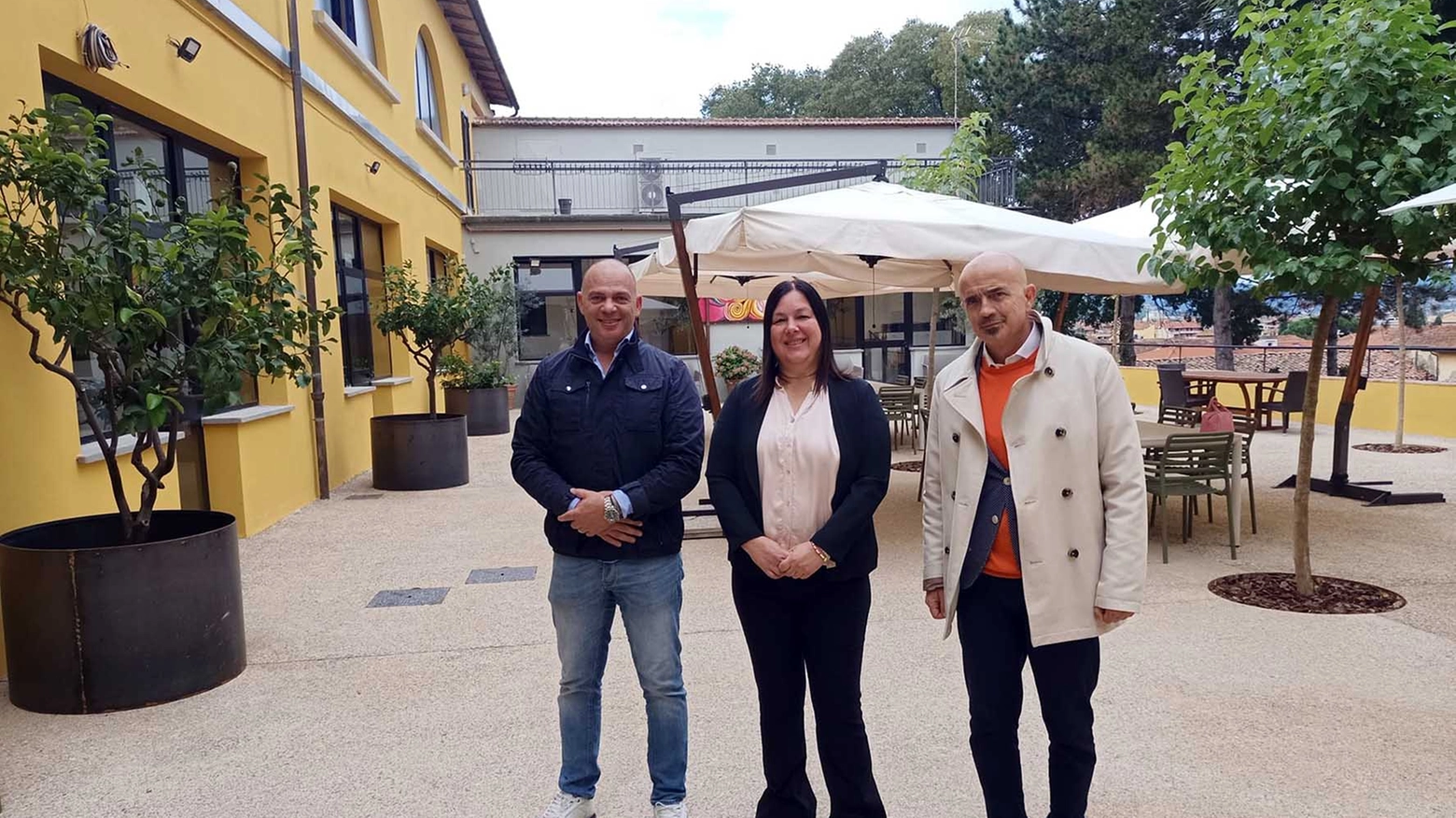 Antonio Rauti, Debora Testi e Stefano Rossi, nuovo cortile