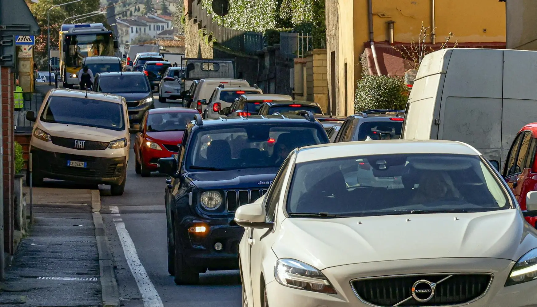 Traffico caos nella Piana: "Un’ora e mezzo in auto per fare cinque chilometri"