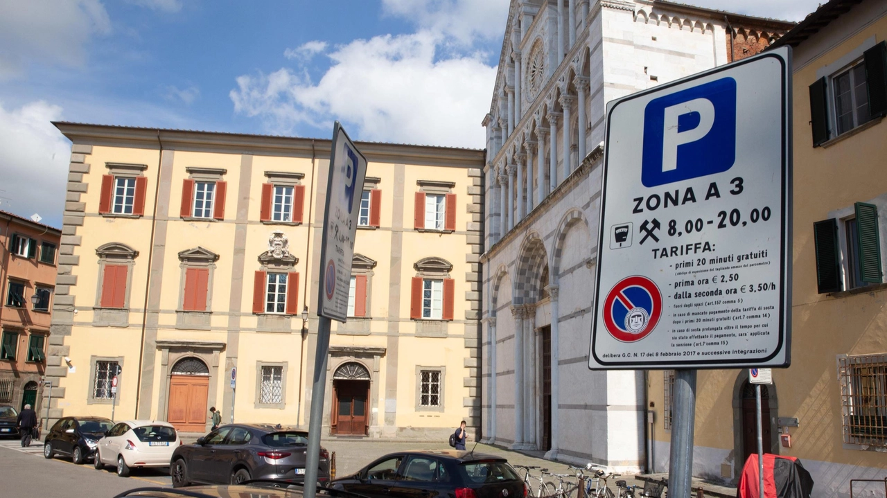 Il parcheggio di piazza Santa Caterina (foto d’archivio)