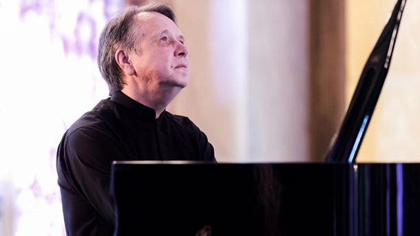 Il leggendario pianista Mikhail Pletnev protagonista del recital "Grandi pianisti al Petrarca” tra Bach, Schumann e Grieg