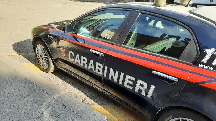 Scandicci, vuole sfuggire al controllo e aggredisce i carabinieri